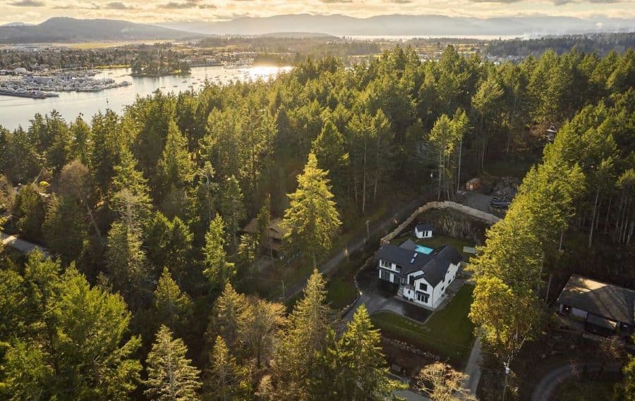 living in victoria bc